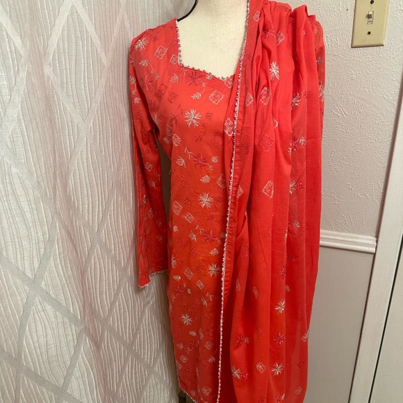 Pakistani Indian 3 Piece Suit.Brand Bareeze Have Beautiful Embroidery - Picture 1 of 6